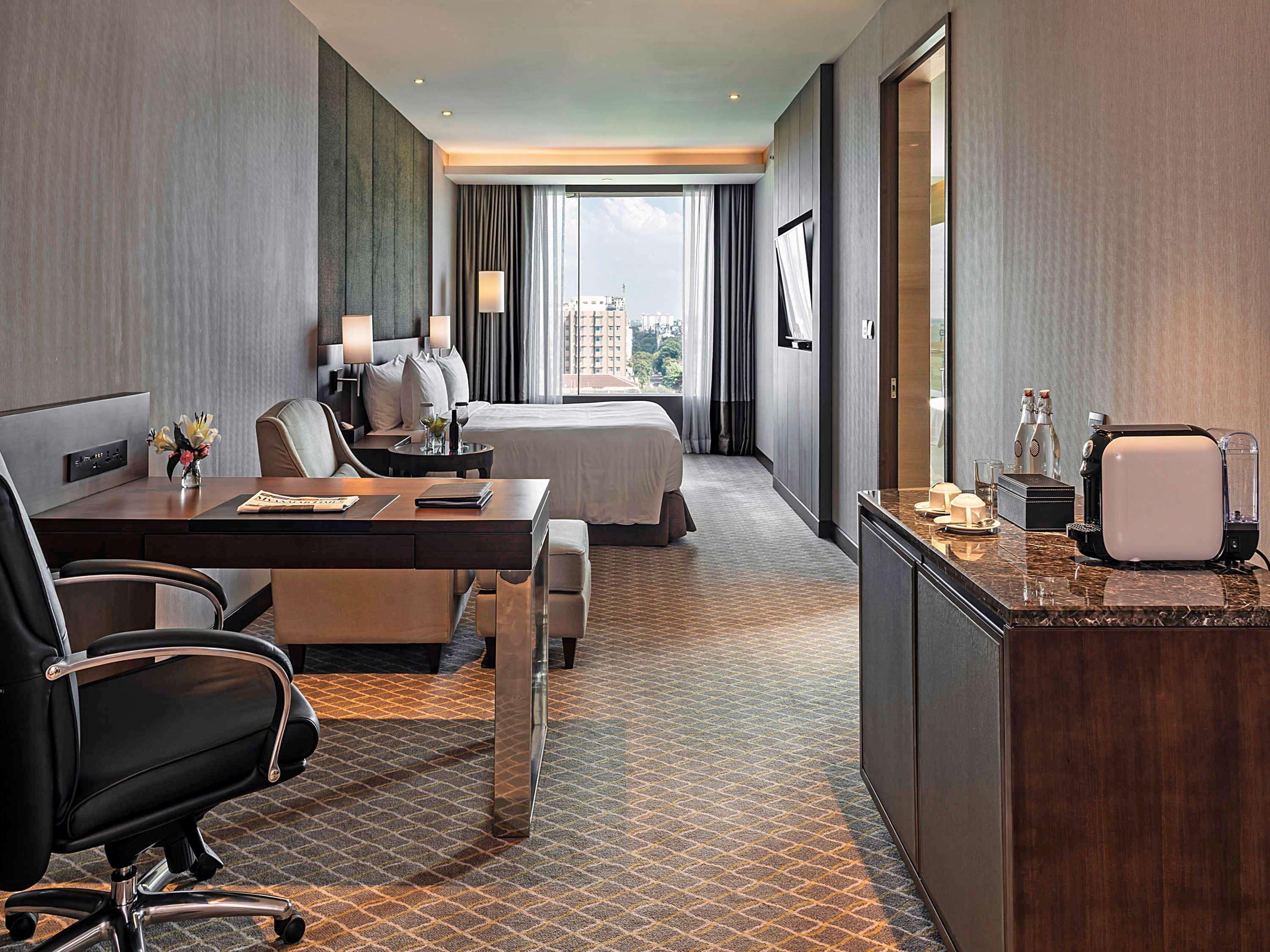 Hotel Pullman Yangon Centrepoint Esterno foto