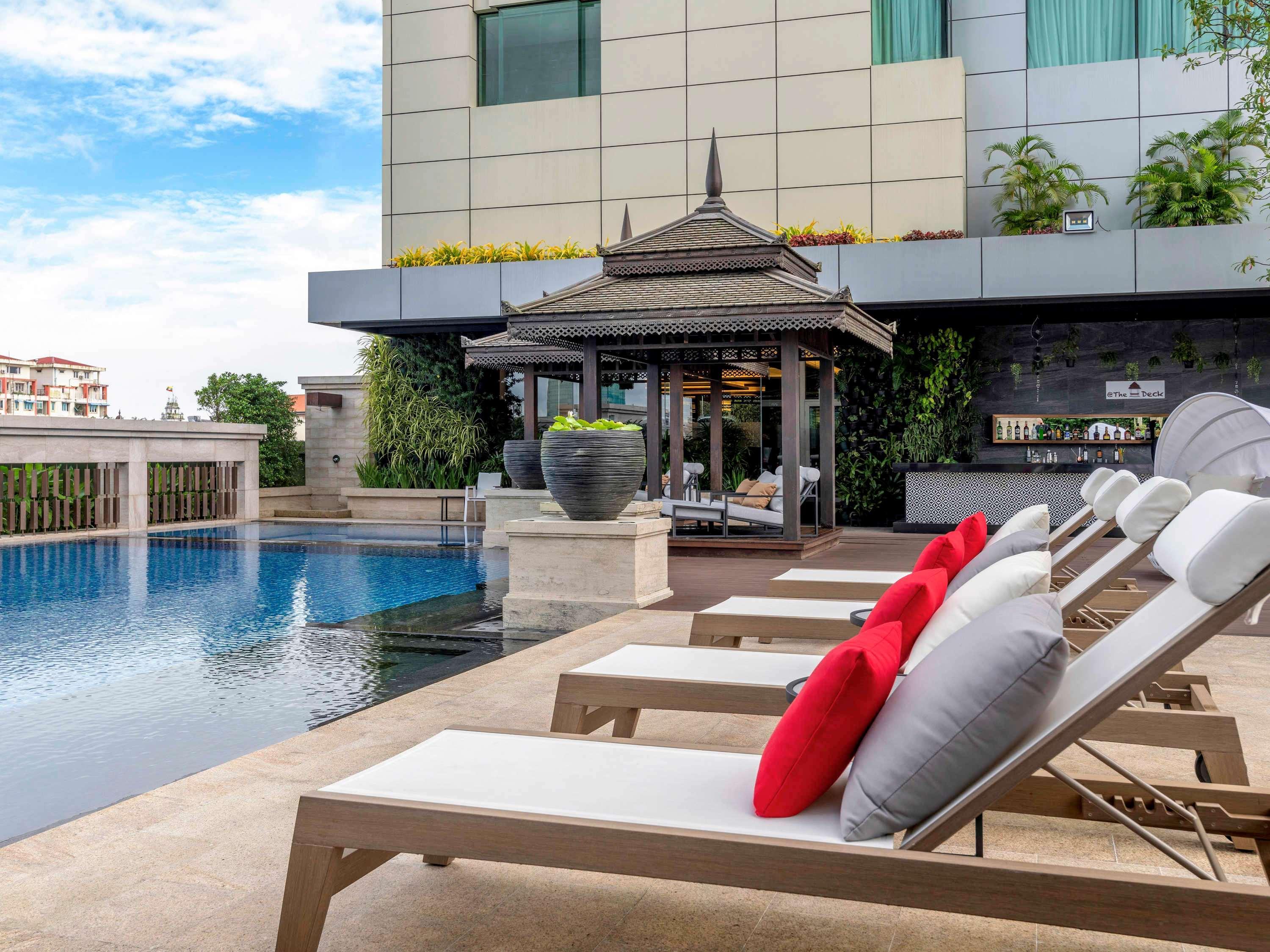 Hotel Pullman Yangon Centrepoint Esterno foto