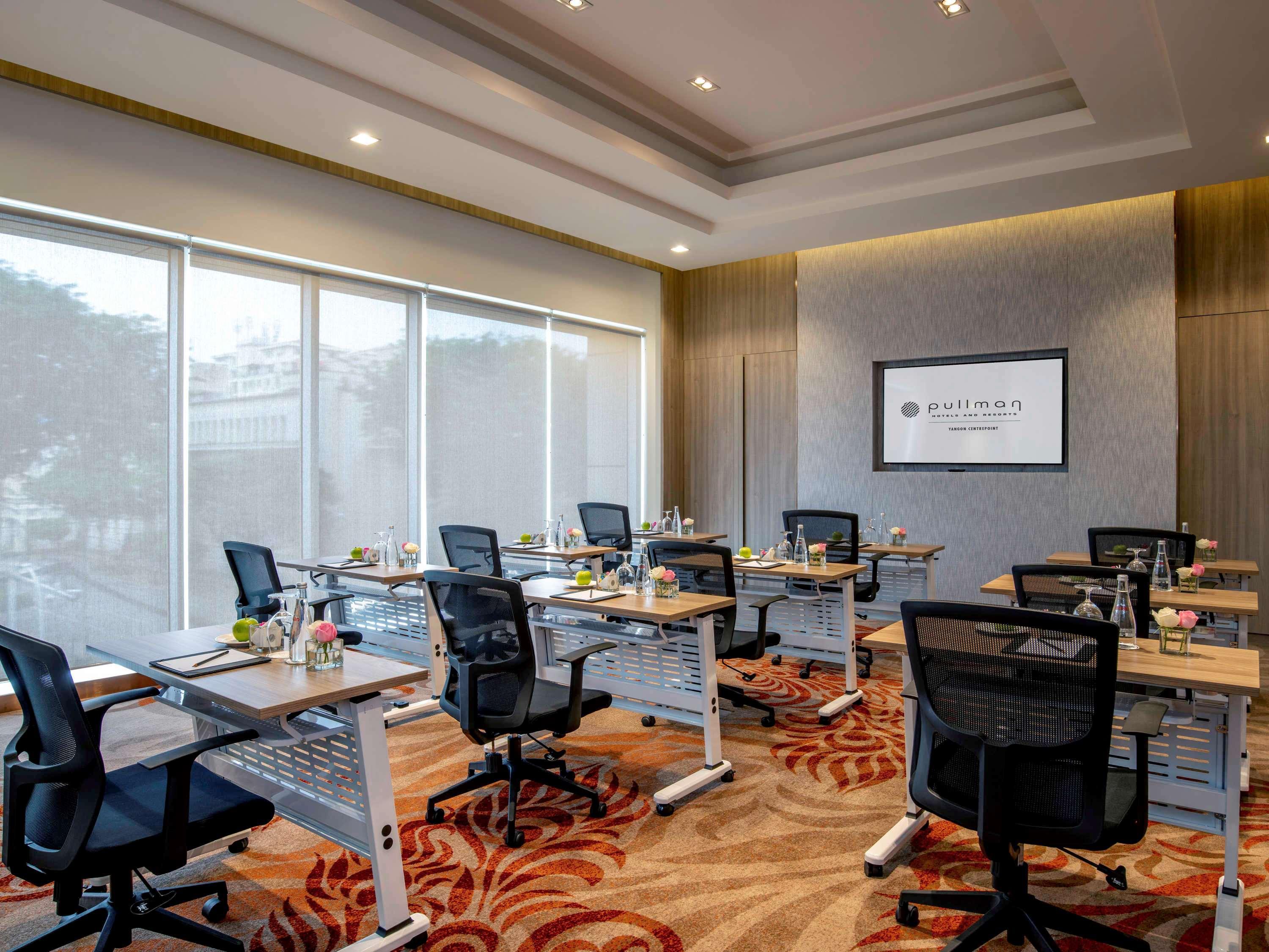 Hotel Pullman Yangon Centrepoint Esterno foto