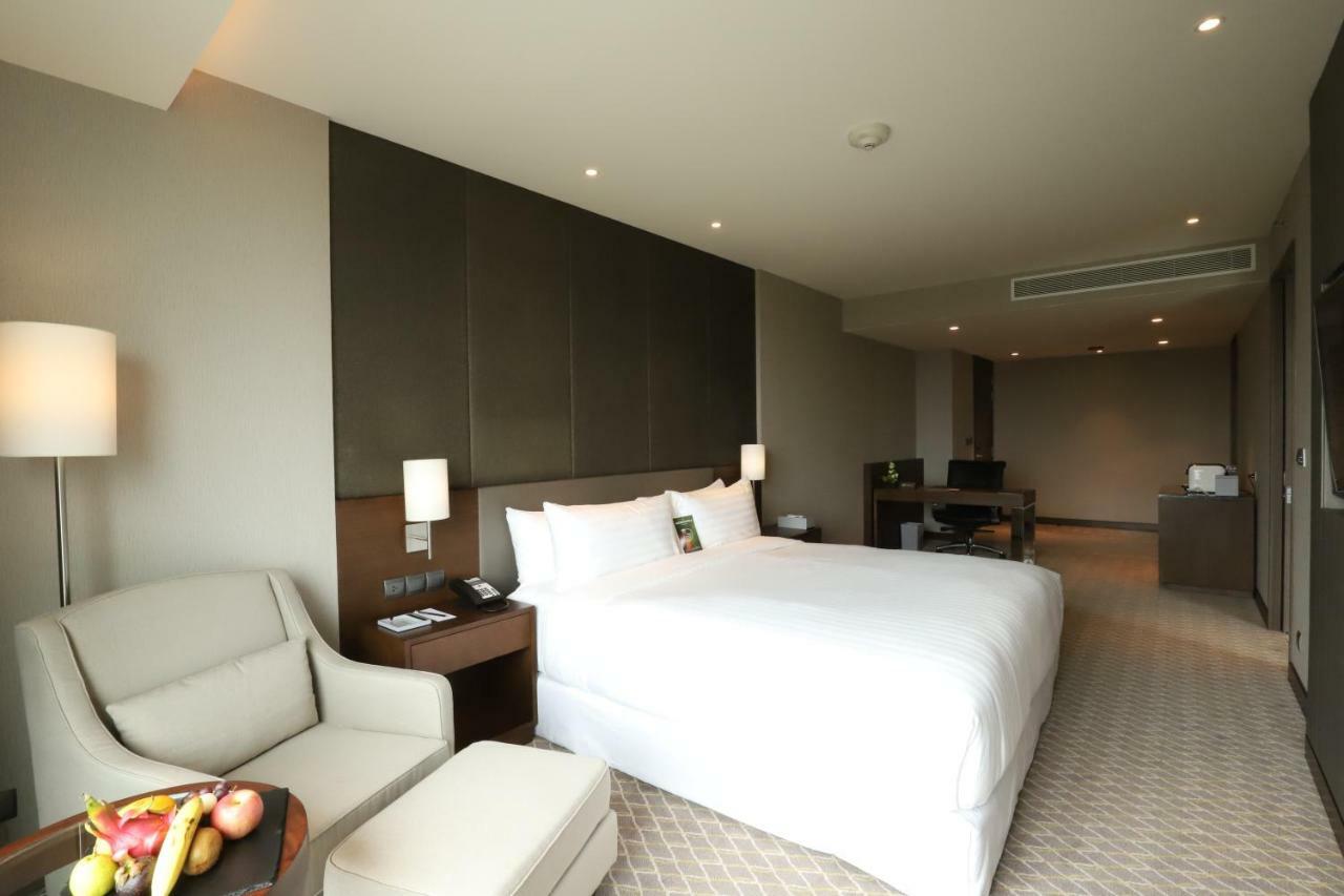 Hotel Pullman Yangon Centrepoint Esterno foto